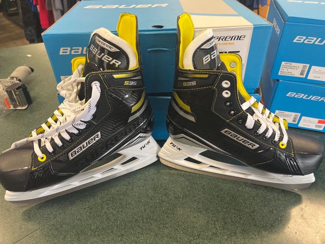 New Bauer Regular Width Size 11 Supreme S35 Hockey Skates