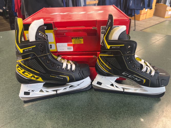 New CCM Regular Width Size 3 Super Tacks 9370 Hockey Skates