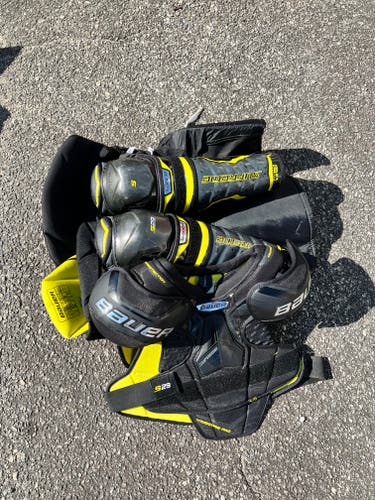 Senior Used Large Bauer Supreme S29 Hockey Pants, shin guards, chest protector