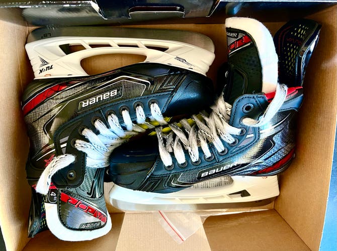 New Junior Bauer Vapor 2X Hockey Skates Extra Wide Width Size 4EE (US Shoe Size 5 Wide)