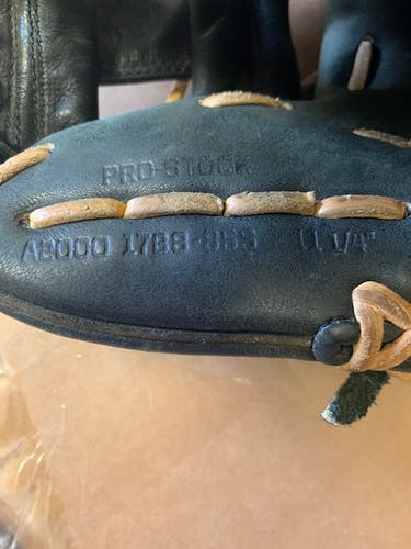 Used Right Hand Throw Wilson Infield A2000 Baseball Glove 11.25" 1788 Pro Stock