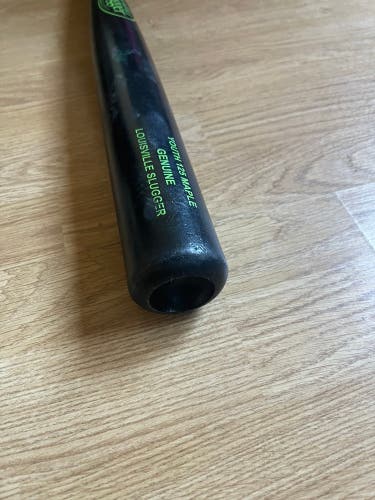 Louisville Slugger Wood (-8) 23 oz 31" Genuine Maple Bat