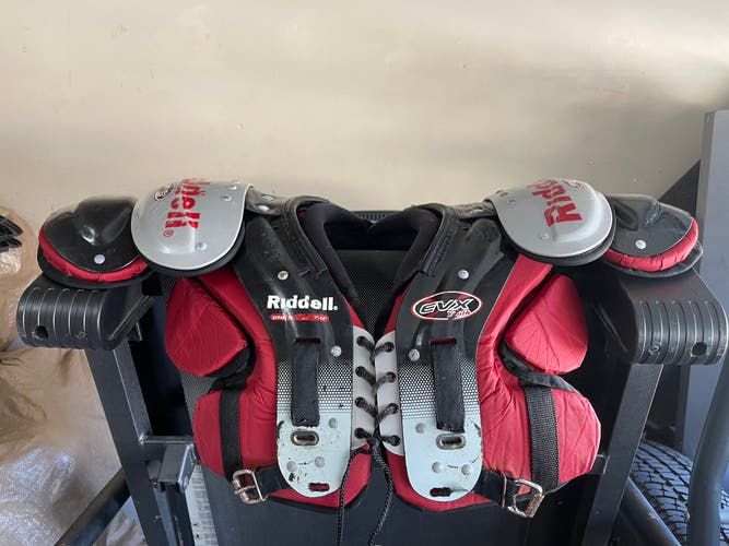 Riddell EVX Shoulder Pads - M (32”-34” // 13”-14”)