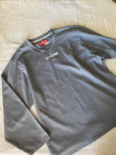 Used Senior CCM Medium Practice Jersey Gray