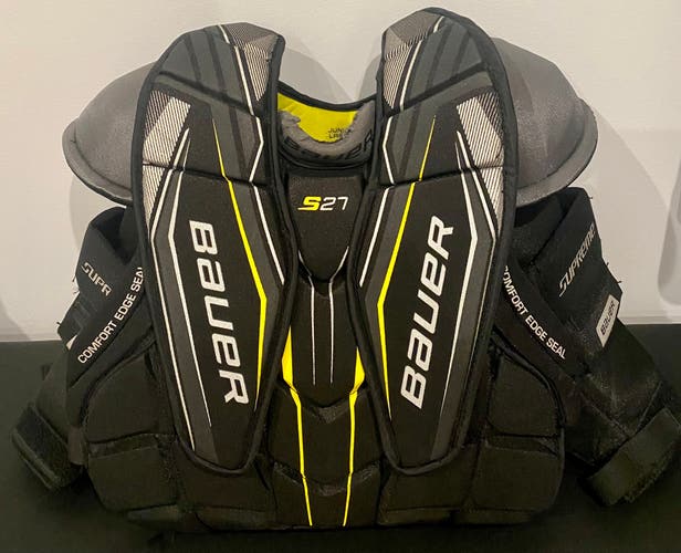 Bauer S27 Junior Goalie Chest Protector (size: large)