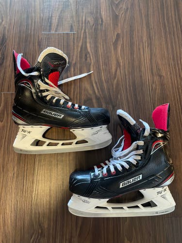 Used Bauer Regular Width Size 10.5 Vapor X600 Hockey Skates