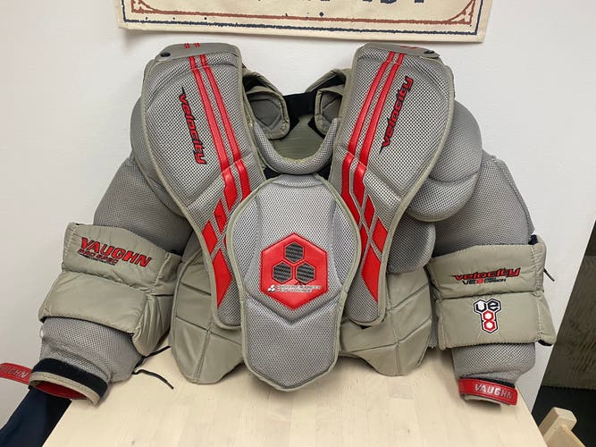 Vaughn Velocity VE8 Pro Carbon Senior Medium Goalie Chest Protector