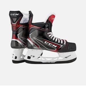 New CCM Regular Width  Size 5 JetSpeed FT2 Hockey Skates