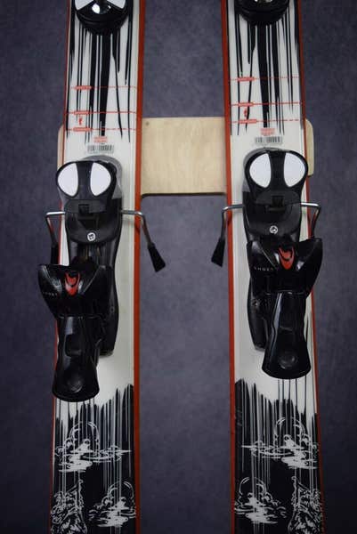 ROSSIGNOL SCRATCH SKIS SIZE 180 CM WITH SALOMON BINDINGS