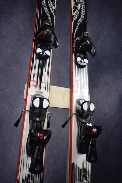 ROSSIGNOL SCRATCH SKIS SIZE 180 CM WITH SALOMON BINDINGS