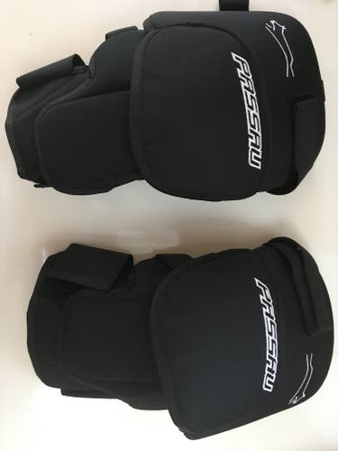 New Passau Goalie Knee Guards/Pads