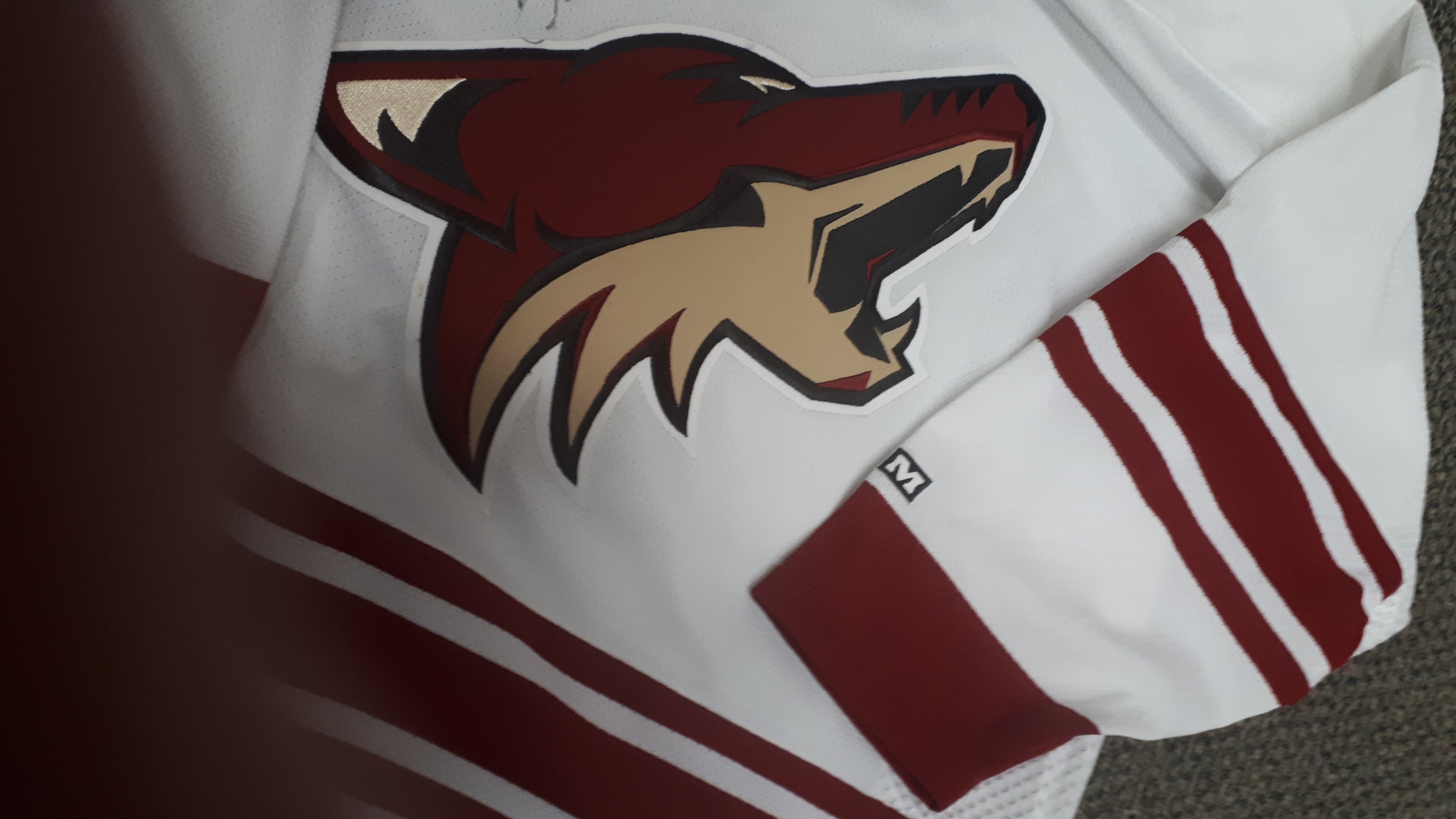 NEW Mens Phoenix Arizona Coyotes Jersey Home LARGE Fanatics breakaway AZ