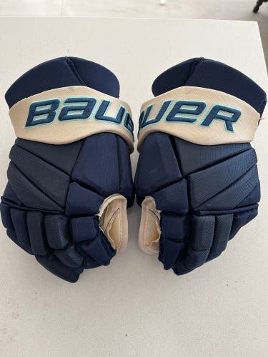 Bauer 14" Vapor Pro Team Gloves (Langley Rivermen)
