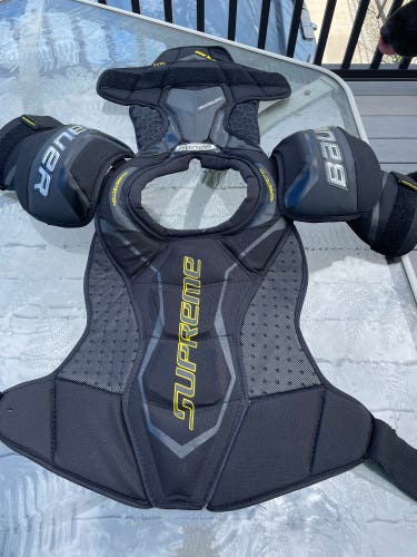 Senior Medium Bauer Supreme S29 Shoulder Pads