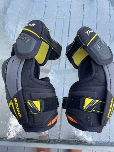 Used SR Small Elbow Pads CCM tacks