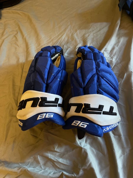 14 True Catalyst 9X NHL Pro Stock Gloves | SidelineSwap