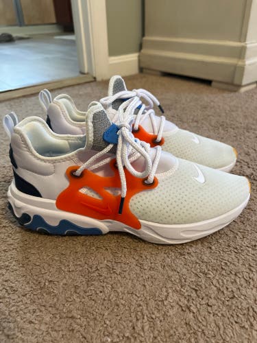 Men's Size 10 (Women's 11) Nike Shoes