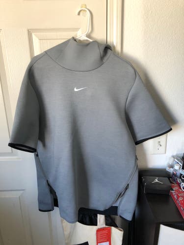 NIKE Therma Short-Sleeve Hoodie (LG)