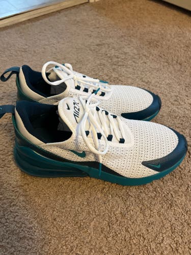 Men's Size 10 (Women's 11) Nike Shoes