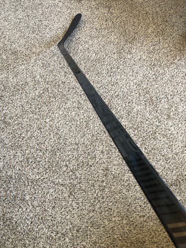 Intermediate Right Handed P92  Supreme 2S Pro Hockey Stick