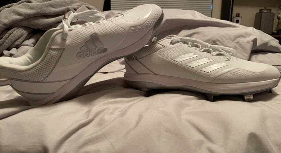 White Men's Metal Low Top Icon 7
