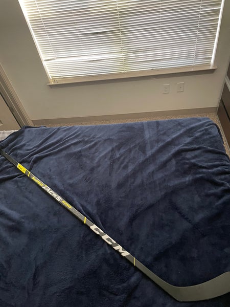 Senior Left Hand P29 Super Tacks 9360 Hockey Stick