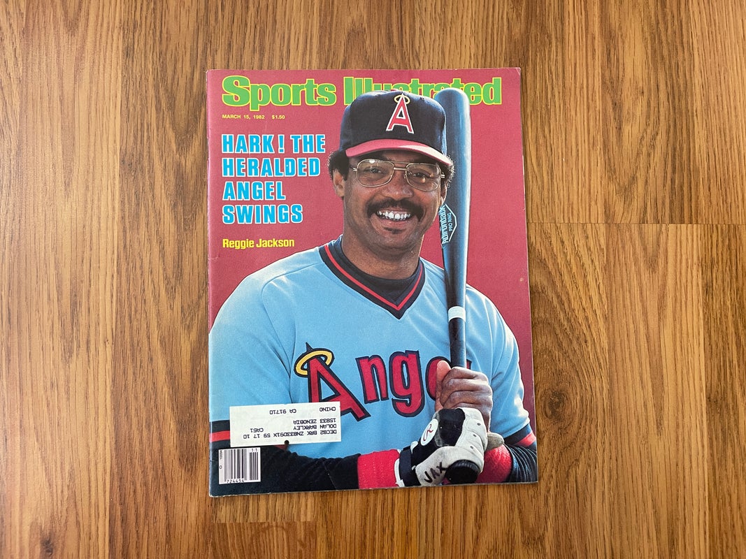 California Angels Reggie Jackson MLB BASEBALL 1982 Sports Illustrated Magazine!