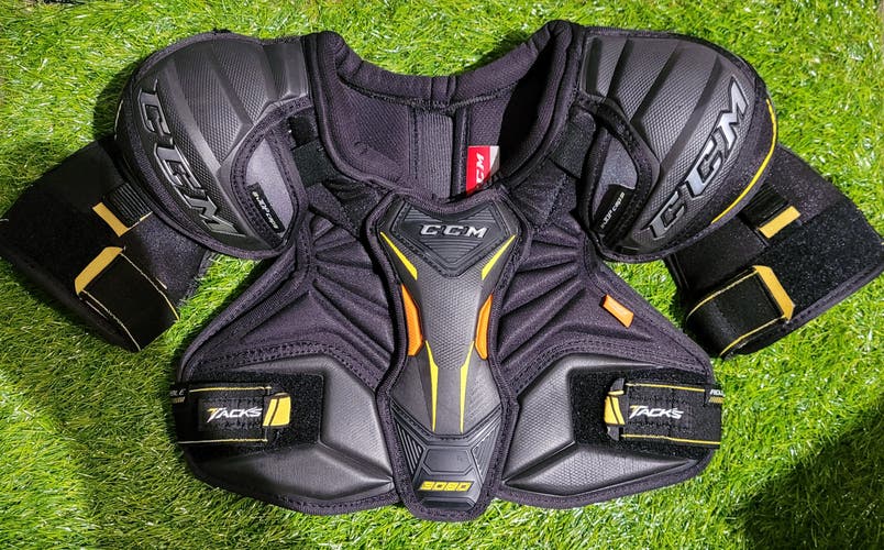 Like New Junior Small CCM Tacks 9080 Shoulder Pads