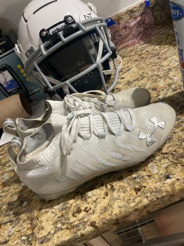 Unisex Molded Cleats Mid Top Spotlight MC