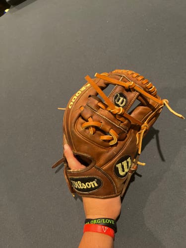 Profesionally Refurbished/Relaced Infield 11.5" A2000 Baseball Glove