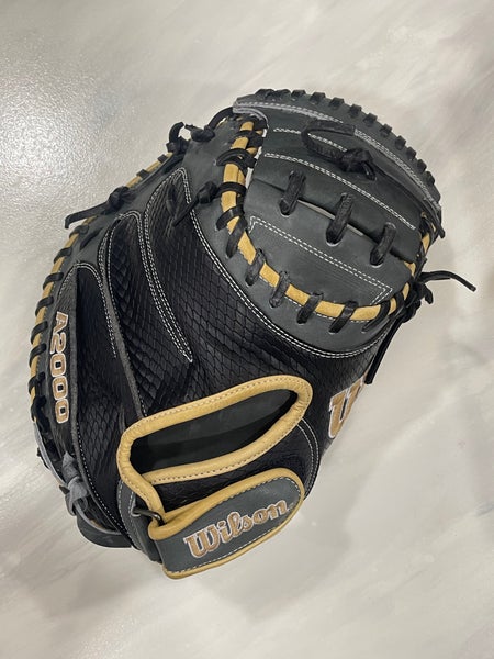 Wilson A2000 Catcher's Glove 33" New Right Hand Throw