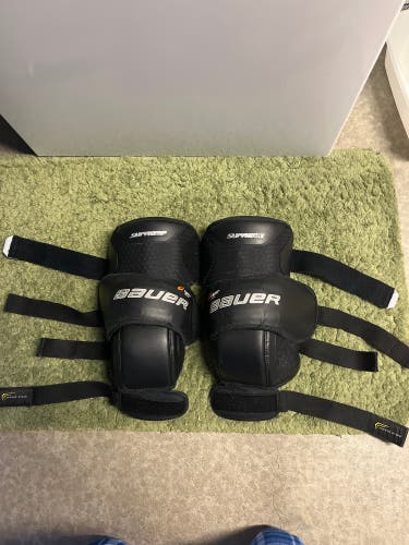 Bauer supreme knee guards