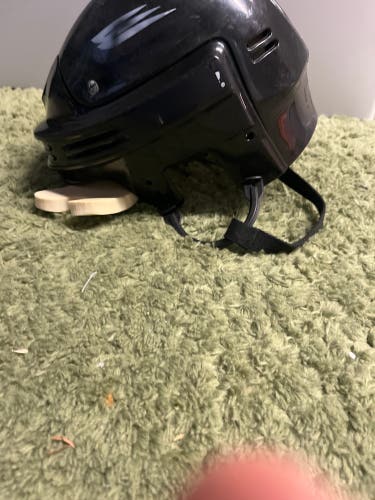 Used Small Bauer  HH4000 Helmet
