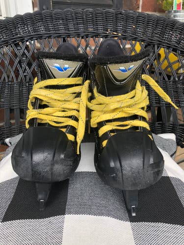 CCM Vector 04 Junior Goalie Skates SIZE 1, WIDTH D(medium)