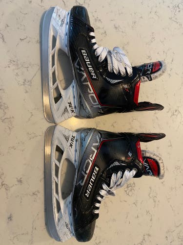 Used Bauer Regular Width  Size 8 Vapor 3X Hockey Skates