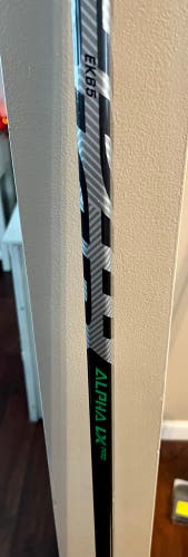 Senior Right Handed P28 Pro Stock Alpha LX Pro Hockey Stick