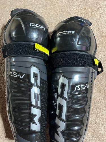 CCM AS-V Shin Pads