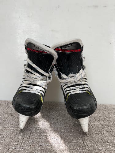 Used Bauer Regular Width Size 5 Vapor 2X Hockey Skates