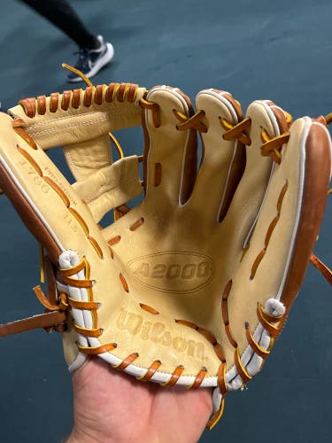 Infield 11.5" A2000 Baseball Glove