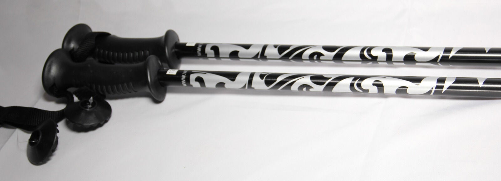 NEW Ski poles adult downhill/alpine Aluminum  black/silver Pair with baskets  120cm New