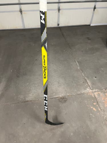 Senior Right Handed P28 Pro Stock Super Tacks Hockey Stick