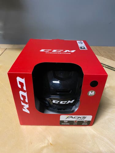 New Medium CCM Tacks 710 Helmet