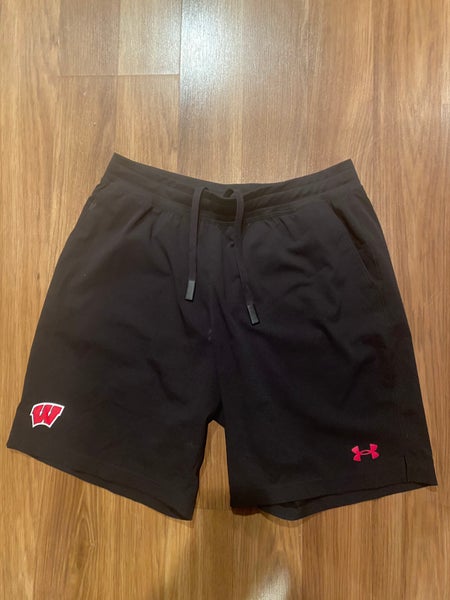 New Wisconsin Badgers Under Armour Team Issued Training Shorts Men’s Large Black HEATGEAR TECH