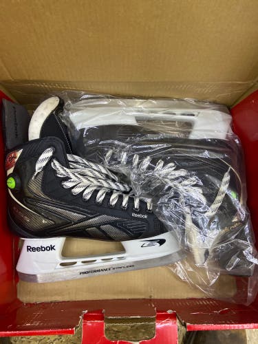 New Reebok Regular Width  Size 11 9K Pump Hockey Skates