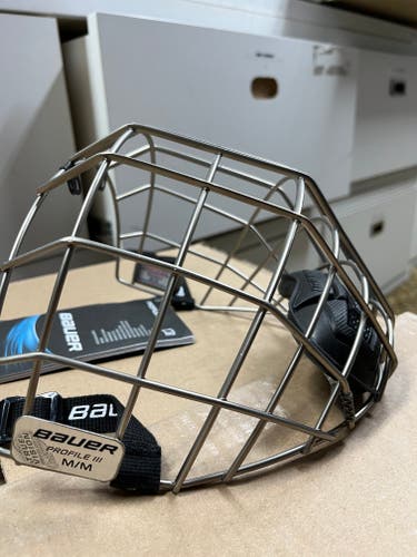 New Bauer Profile III Facemask