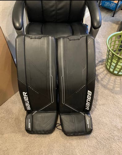 Bauer M5 Pro Goalie Pads (Medium)