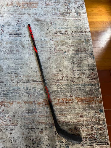 Senior Right Handed P28 Pro Stock Vapor FlyLite Hockey Stick