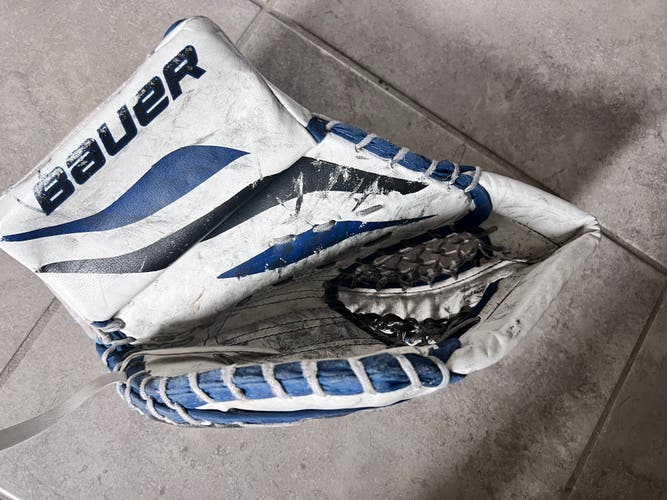 Bauer 1000 goalie glove