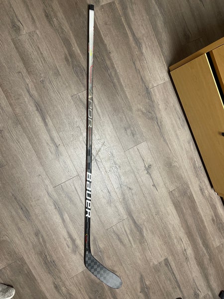 Senior Left Hand P28M Pro Stock Vapor Hyperlite Hockey Stick