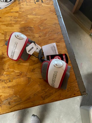 *BRAND NEW CUSTOM* University of Richmond Large Maverik Rome Arm Pads